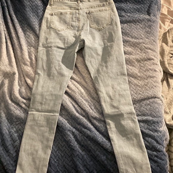 The size is 8/10 a large . They have not been worn before , the quality is good. - Picture 2 of 3